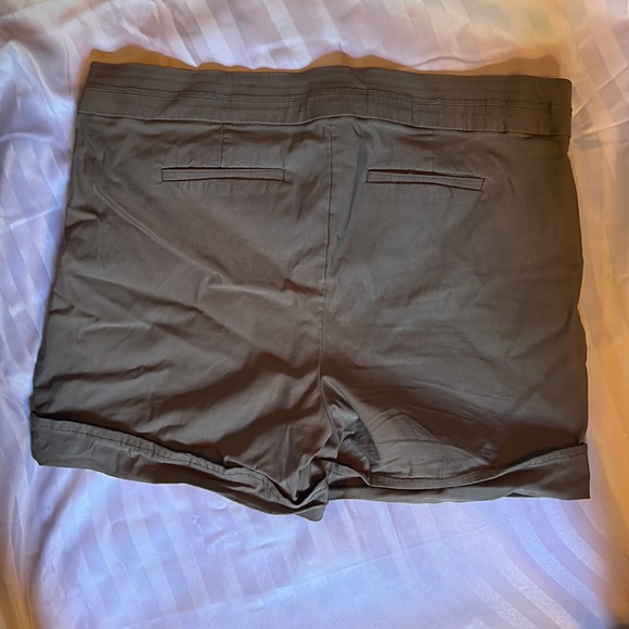 Cuff Short - Picture 3 of 5